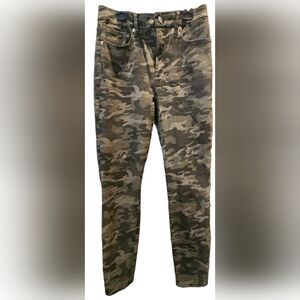 EUC Good American Good Waist skinny camo jeans
